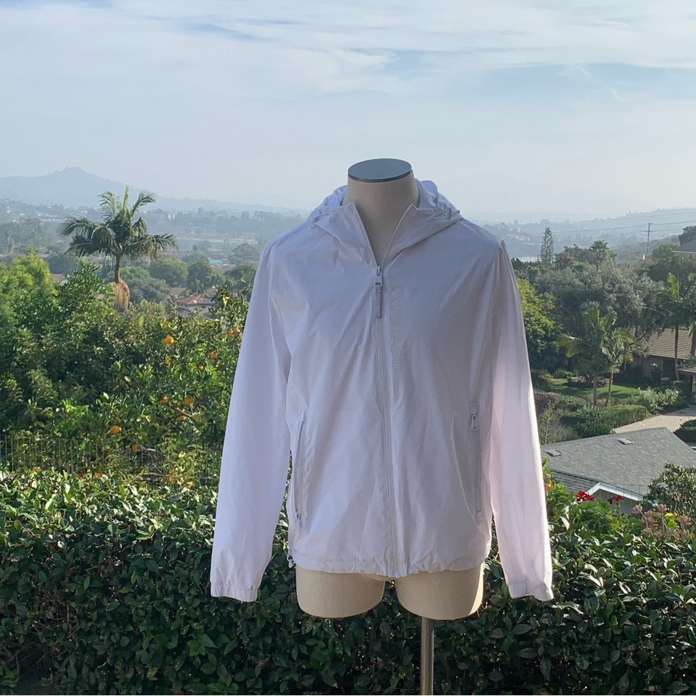 CALVIN KLEIN LUXURY WINDBREAKER SIZE MEDIUM WHITE